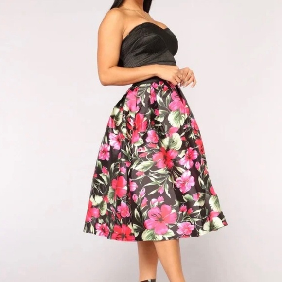 Black Bandage Tube Top Floral Skirt - Picture 2 of 6